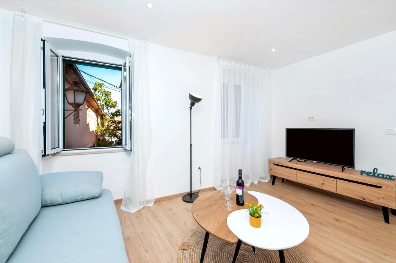 Otto Apartment With Sea View And Parking Rovinj Eksteriør bilde