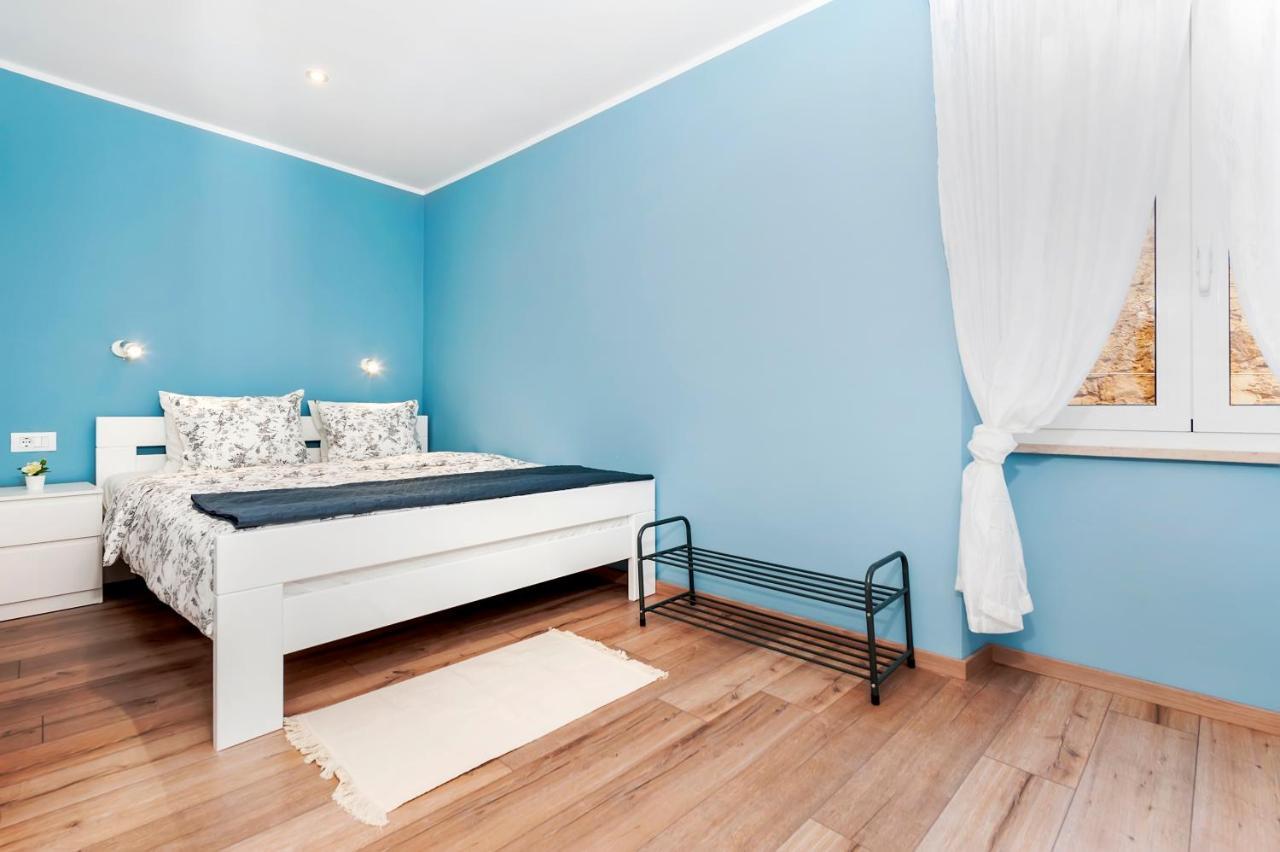 Otto Apartment With Sea View And Parking Rovinj Eksteriør bilde
