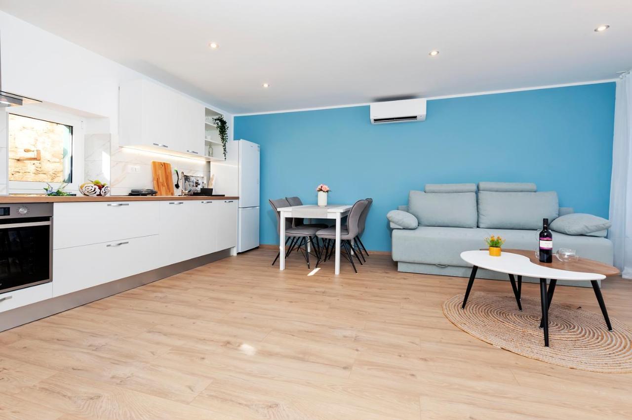 Otto Apartment With Sea View And Parking Rovinj Eksteriør bilde