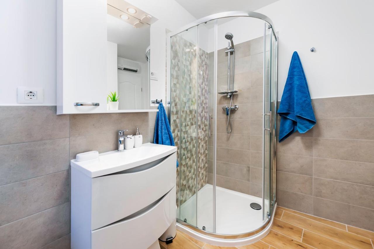 Otto Apartment With Sea View And Parking Rovinj Eksteriør bilde