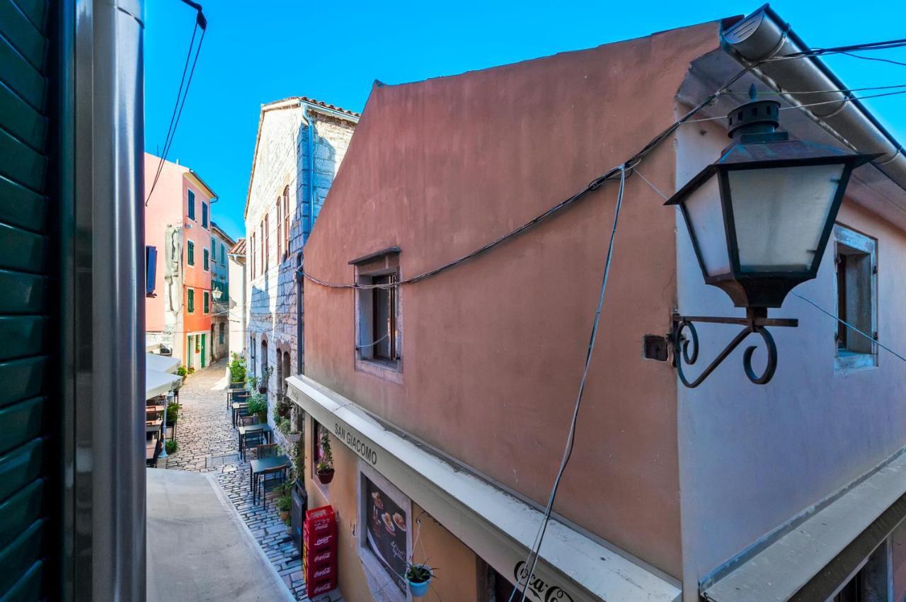 Otto Apartment With Sea View And Parking Rovinj Eksteriør bilde